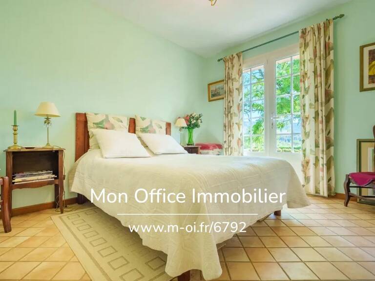 Référence : 6954-VCA. - Une villa de plain-pied style mas provençal de 172 m² sur une parc plat de 5 000 m² avec piscine — photo 1