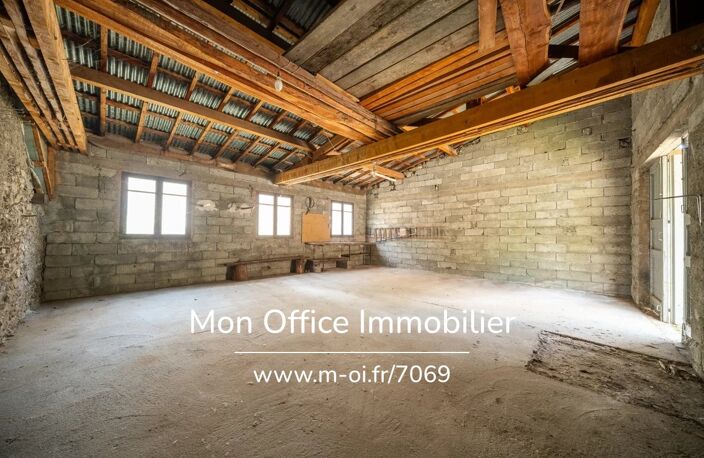 Référence : 7069-MTE - Maison 220 m² à rénover - centre village — photo 2