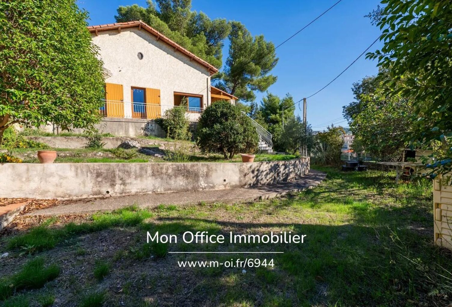Référence : 6944-DVI. - Rare à la vente ! Plain-pied 5 pièces, 100 m² avec vue dominante sur 598 m² piscinables, au pied de la Torse — photo 1