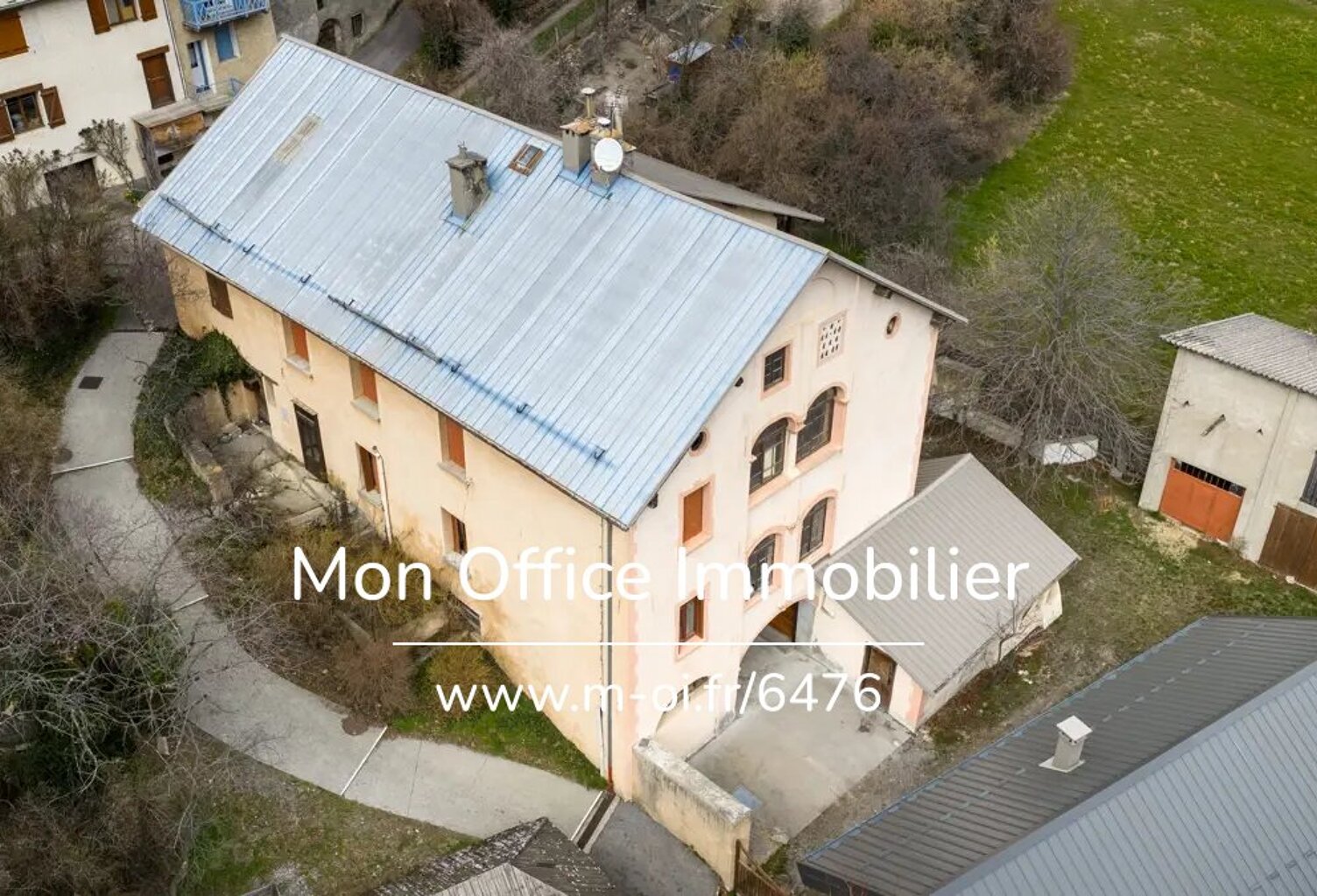 Référence : 6476-MTE. - Bâtisse à rénover - 600 m²- Terrain 3200 m² — photo 1