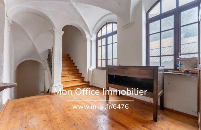 Référence : 6476-MTE. - Bâtisse à rénover - 600 m²- Terrain 3200 m² — photo 2