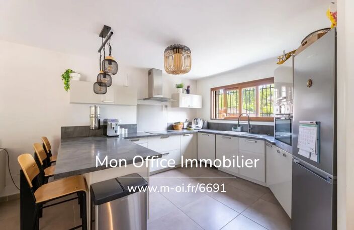 Référence : 7075-ABO - Saint-Cannat – Maison récente de 5 pièces avec jardin, piscine, garage + 3 places de stationnement privatives — photo 5