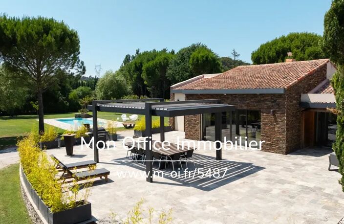 Référence : 6840-DVI -  Villa contemporain de plain-pied, piscine 5 x 12 m, studio indépendant, parc de 4 500 m² — photo 2