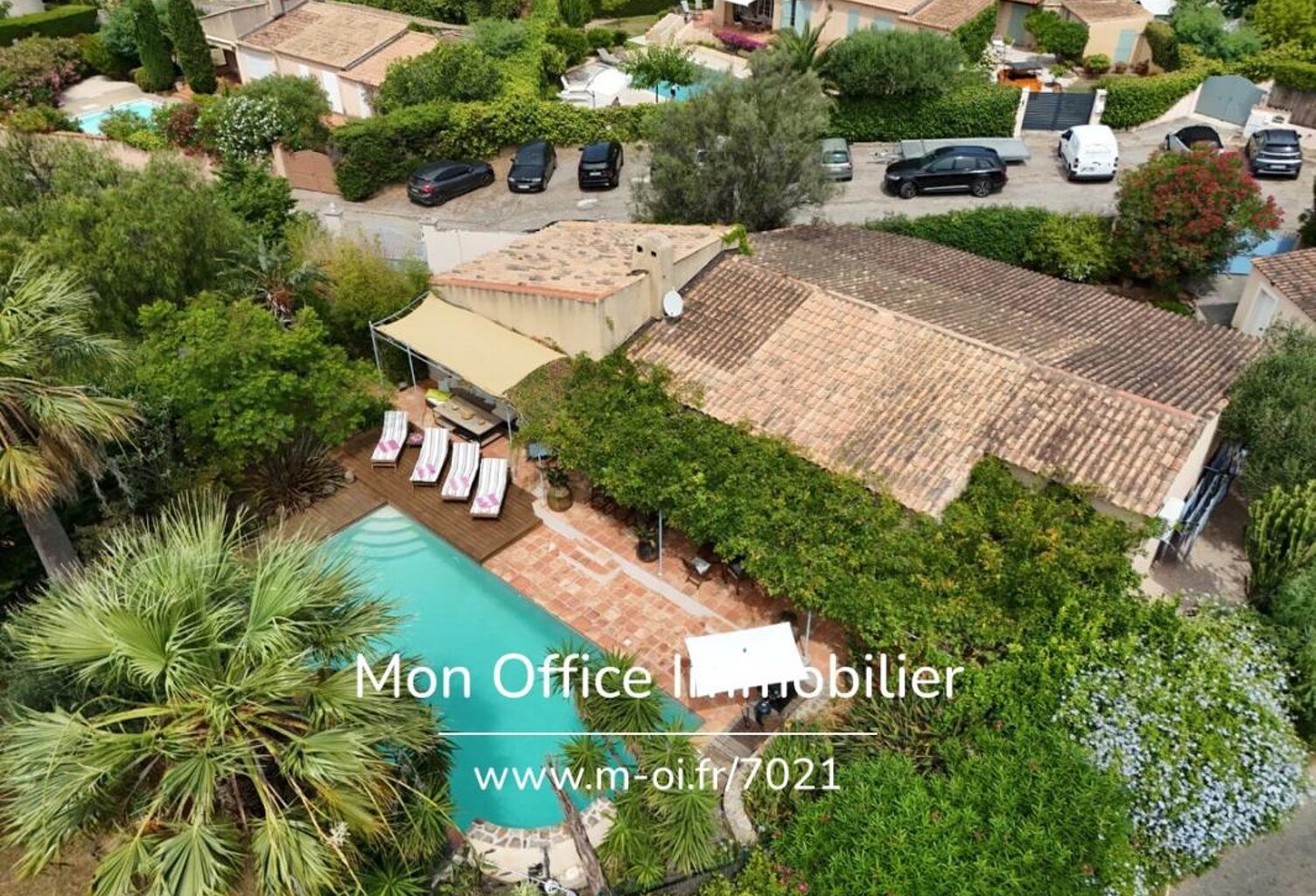 Référence : 7021-LES. - VILLA PROVENÇALE AVEC JARDIN ET GARAGES DANS LES HAUTEURS DE GRIMAUD — photo 1