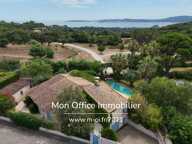 Référence : 7021-LES. - VILLA PROVENÇALE AVEC JARDIN ET GARAGES DANS LES HAUTEURS DE GRIMAUD — photo 2