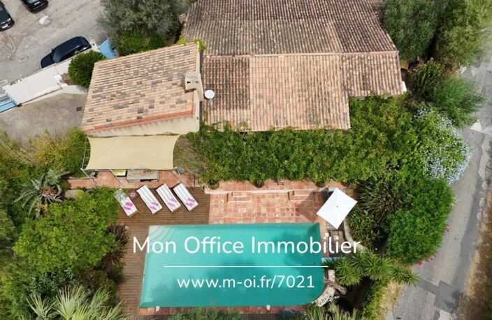 Référence : 7021-LES. - VILLA PROVENÇALE AVEC JARDIN ET GARAGES DANS LES HAUTEURS DE GRIMAUD — photo 3