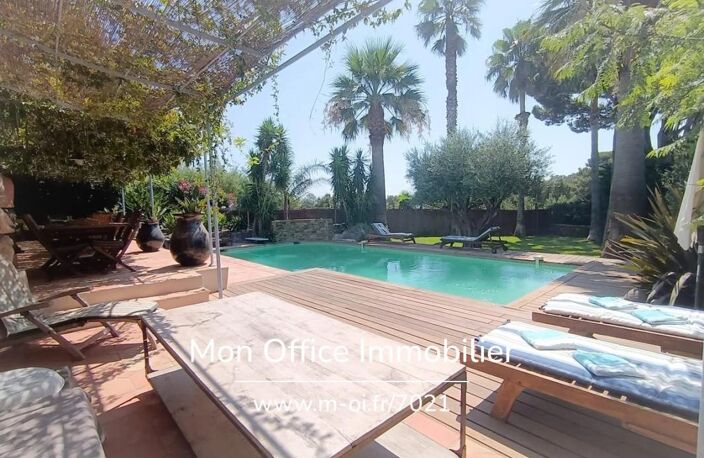 Référence : 7021-LES. - VILLA PROVENÇALE AVEC JARDIN ET GARAGES DANS LES HAUTEURS DE GRIMAUD — photo 5