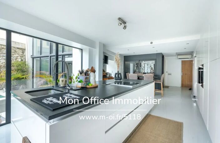 Référence : 6441-SKA - Vente Maison de village rénovée-prestations haut de gamme-piscine — photo 2