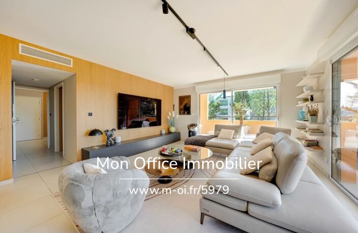 Référence : 5979-JHO. - Appartement 3 pièces de 115 m² avec terrasse de 60 m² à Aix-en-Provence — photo 3