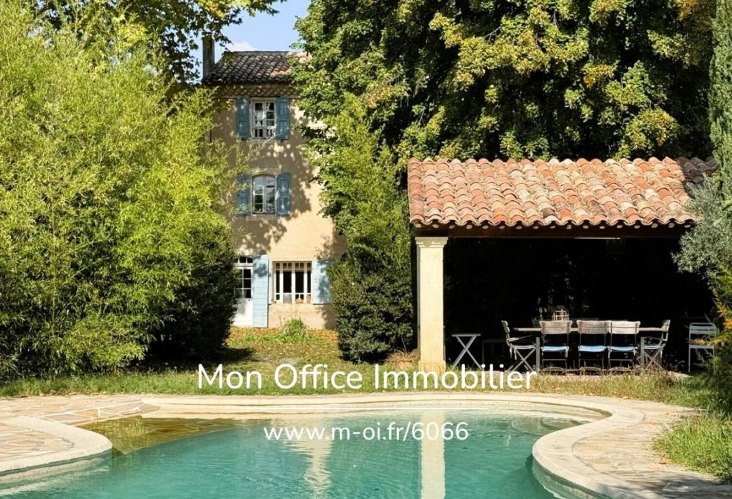 Référence : 6066-ANC - Bastide familiale avec dépendances et grand terrain à pied de La Tour d'Aigues — photo 1