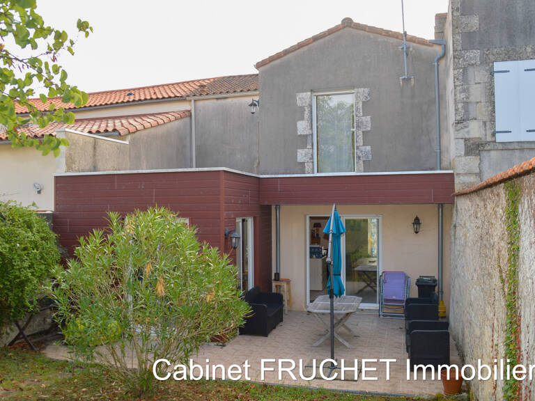 CHANTONNAY - Agréable Maison de ville avec jardin — photo 1