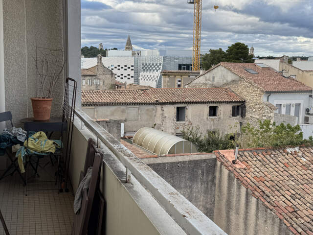 Studio avec balcon et vue dégagée   Quartier Arènes / Place — photo du bien