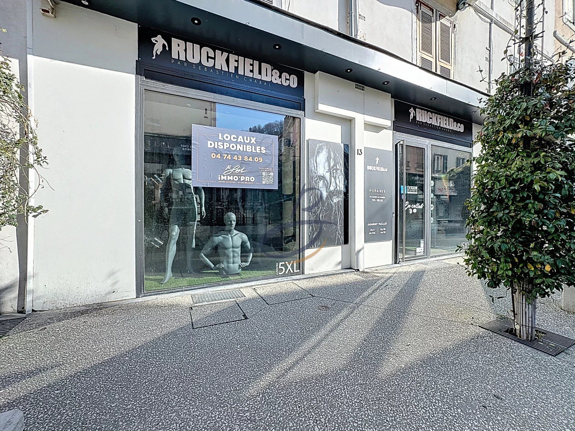 Local commercial 2 pièces 87 m² · à Bourgoin-Jallieu · 87 m² · 210 000 €