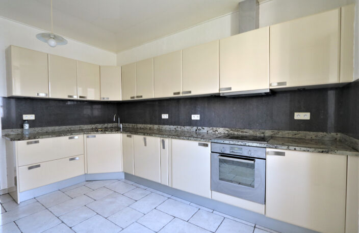 BASTIA HYPERCENTRE - Appt T4  - 84 m² — photo 3