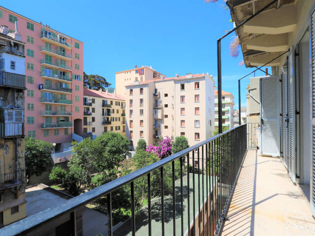 BASTIA HYPERCENTRE - Appt T4  - 84 m² — photo du bien
