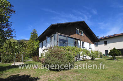 Maison 6 pièces 3300 €