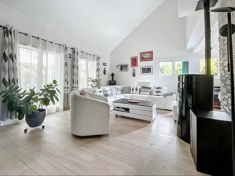Maison familiale de 215 m² – 11 pièces, 7 chambres sur 600 m² de terrain — photo 1