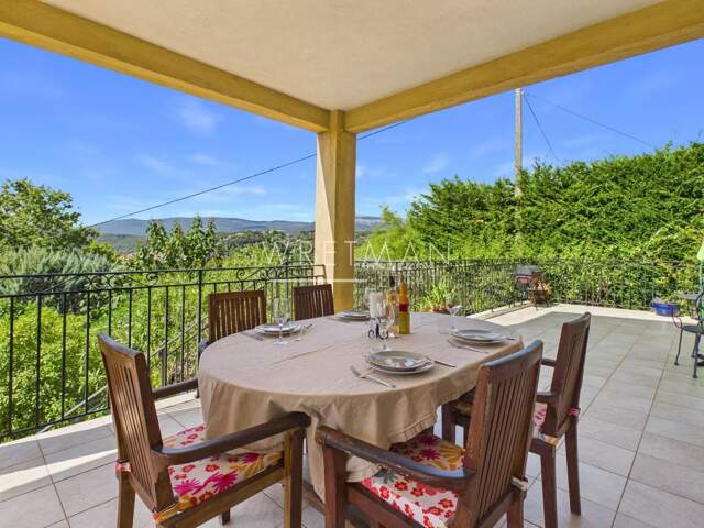 Appartement avec piscine, terrasses et vue panoramique – Montaur — photo du bien