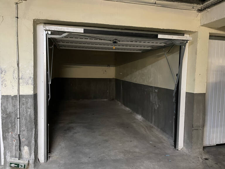 Garage no13 - Avenue Guillaume Dulac — photo 1