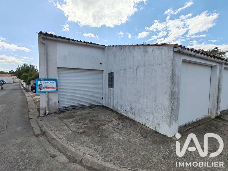 Vente Garage 75 m&sup2; — photo 1