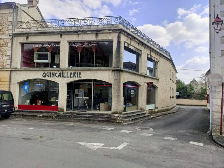 Local commercial — photo 1