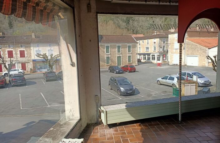 Local commercial — photo 2