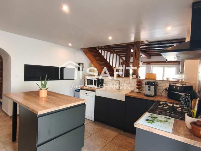 Maison beaux volumes 280 M2 : centre du village — photo du bien