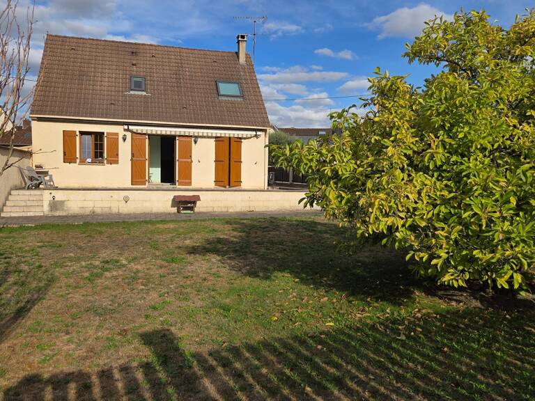 Maison familiale non-mitoyenne avec jardin, au calme — photo 1