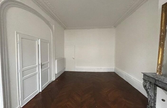APPARTEMENT DE CARACTÈRE 8 PIECES À AMÉNAGER 129 m2 — photo 2