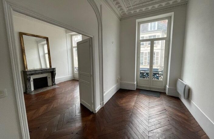 APPARTEMENT DE CARACTÈRE 8 PIECES À AMÉNAGER 129 m2 — photo 3