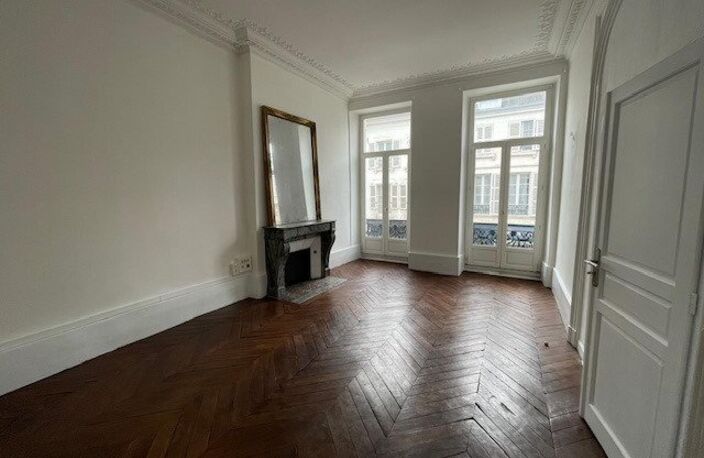 APPARTEMENT DE CARACTÈRE 8 PIECES À AMÉNAGER 129 m2 — photo 4