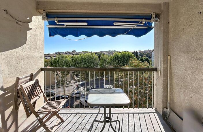 Manosque centre-ville  Lumineux appartement traversant de 78 m² entièrement rénové, avec balcon-terrasse, sans vis-à-vis et parking sécurisé. — photo 4