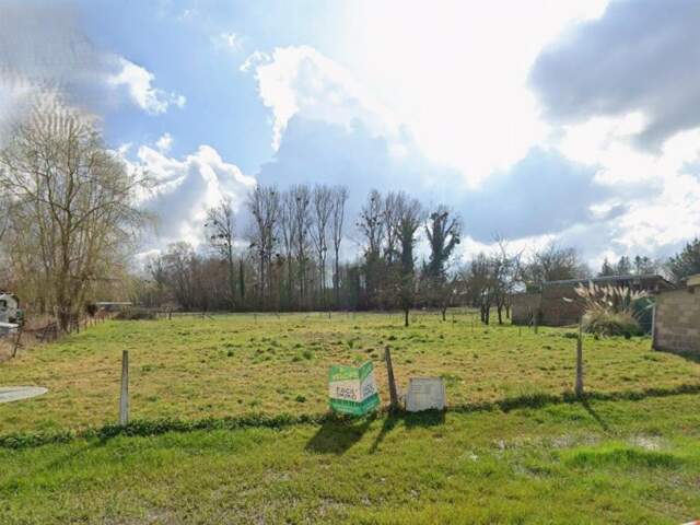 Terrain 1 278 m2, 600 m2 constructible situé à YZEUX. — photo du bien