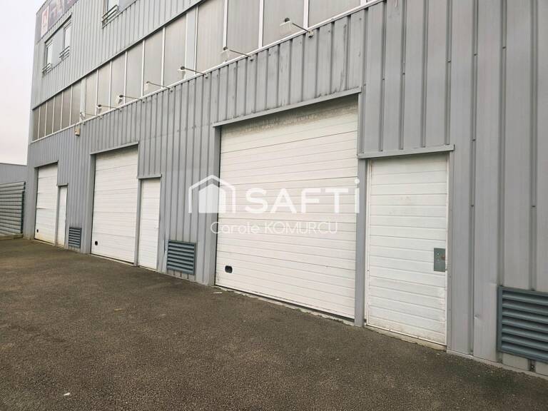 Locaux de stockage plus mezzanine à Achères — photo 1