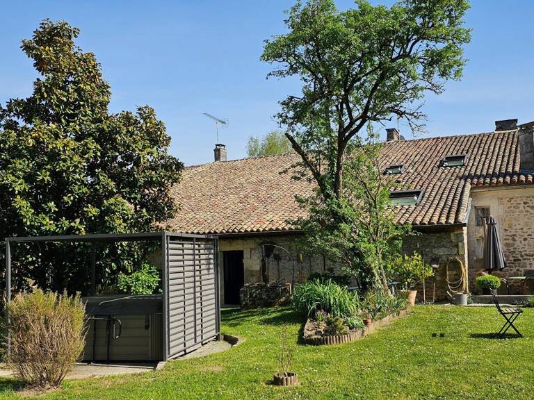 Amateurs de maisons anciennes avec projet familial ou professionnel  tel que Gîte ou maison d'hôtes — photo 1