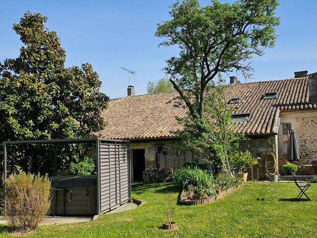 Amateurs de maisons anciennes avec projet familial ou professionnel  tel que Gîte ou maison d'hôtes — photo du bien