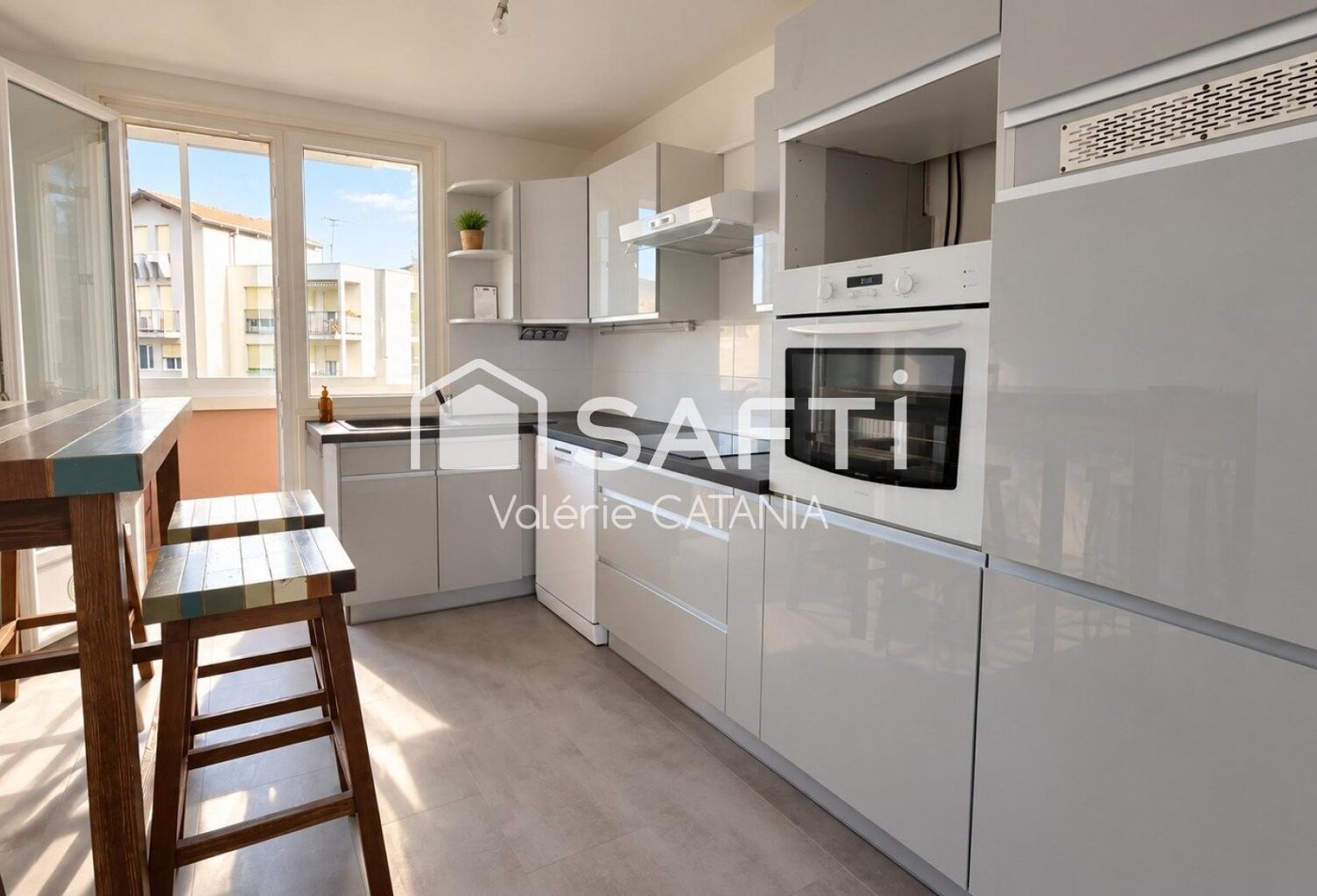 VOIRON, Appartement T5  4 CHAMBRES  DERNIER ÉTAGE  BALCON & VUE DÉGAGÉE — photo 1