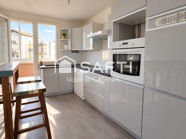 VOIRON, Appartement T5  4 CHAMBRES  DERNIER ÉTAGE  BALCON & VUE DÉGAGÉE — photo du bien