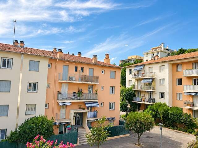 Valrose 4 Pièces avec balcons et parking — photo du bien