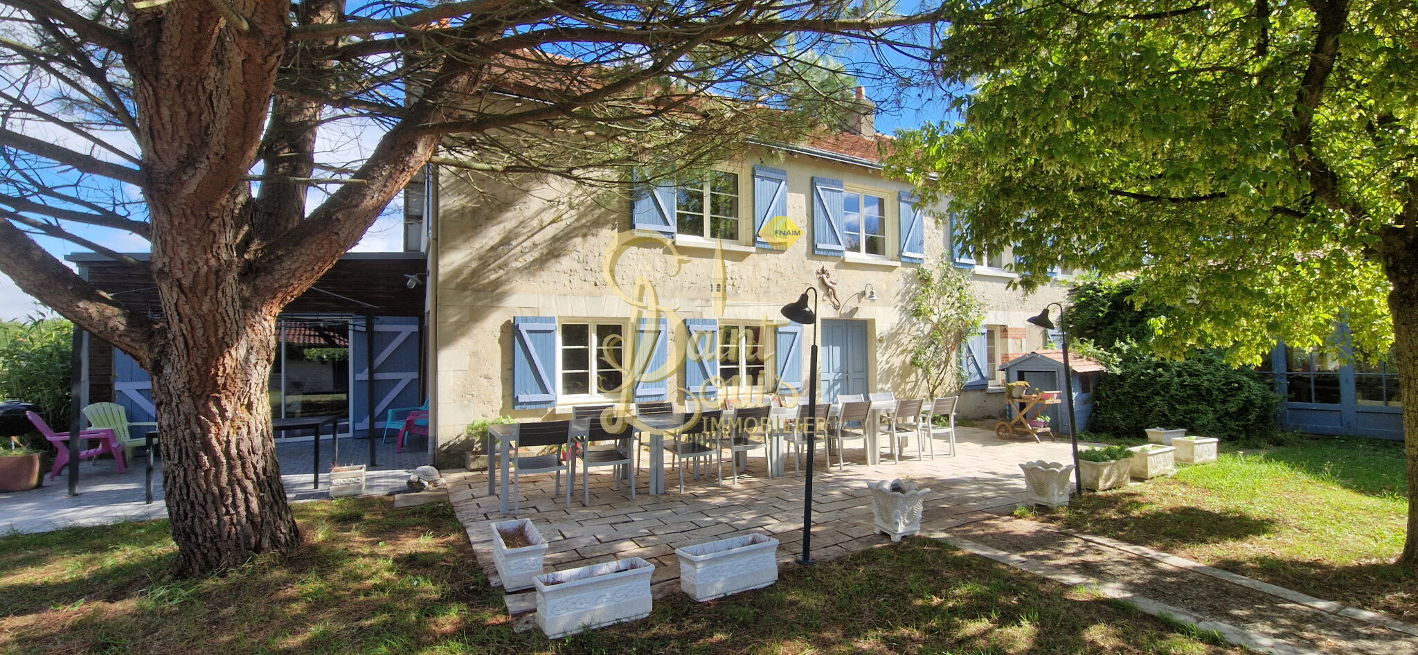 PROPRIETE DE CHARME SUR 2.6 HA AVEC GITES ET PISCINE