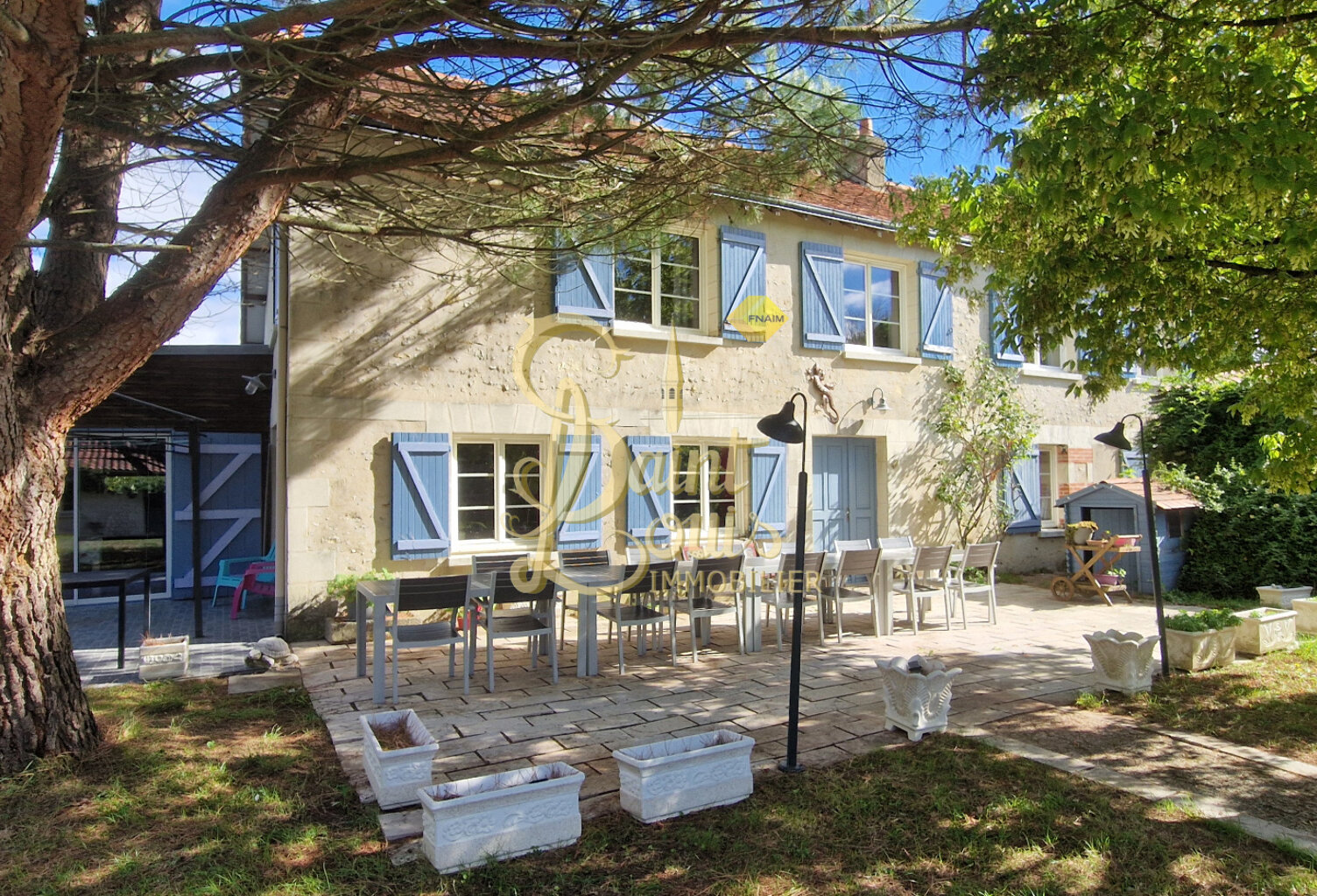 PROPRIETE DE CHARME SUR 2.6 HA AVEC GITES ET PISCINE — photo 1