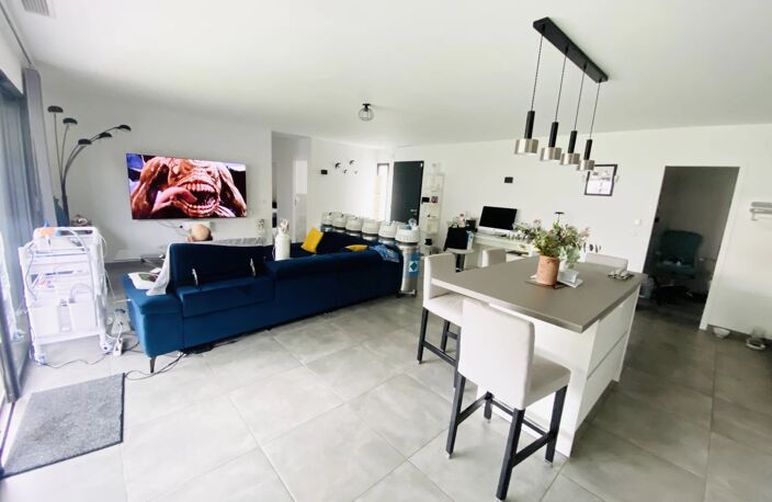 À vendre – Maison contemporaine avec piscine au Puy-Sainte-Réparade — photo 2