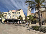 MURS COMMERCIAUX - SANARY SUR MER (83110) AVEC VITRINE ET PA — photo 3