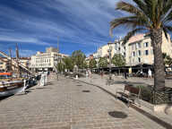 MURS COMMERCIAUX - SANARY SUR MER (83110) AVEC VITRINE ET PA — photo 4