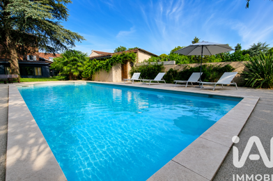 Maison 10 pièces 749000 €
