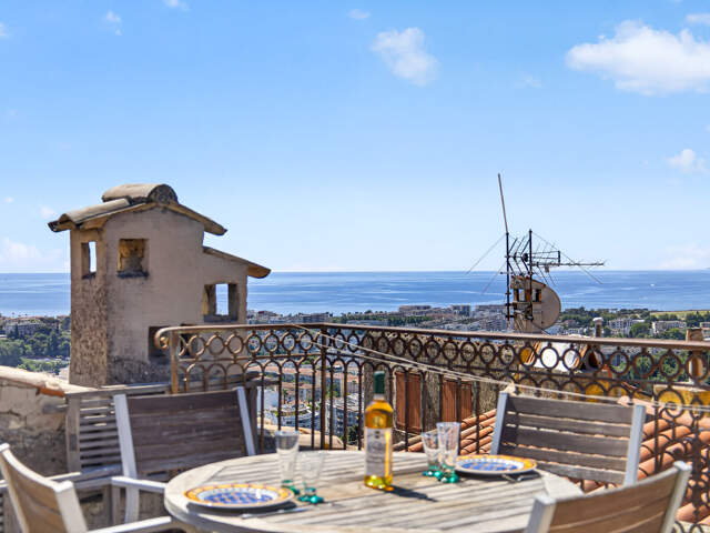 HAUT-DE-CAGNES : Exceptionnelle maison de village avec terra — photo du bien