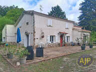 Maison dans un parc / forêt — photo 2
