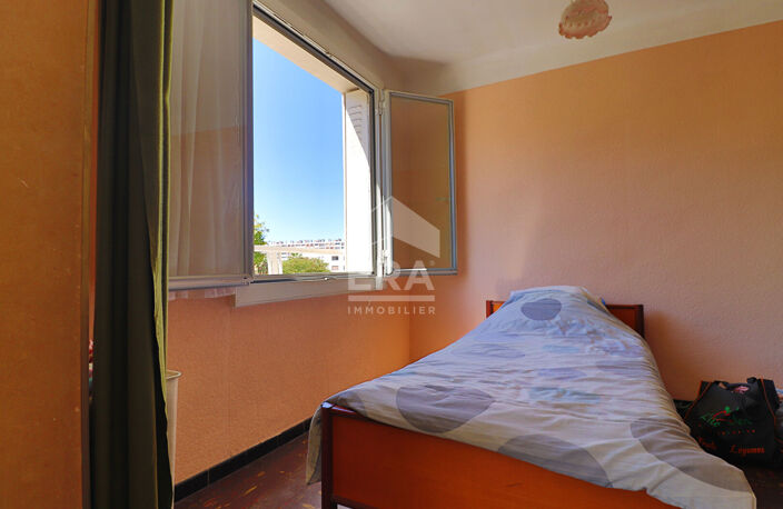 Marseille 9ème - A vendre en exclusivité - T4 63 M² TRAVERSANT ET LUMINEUX - EXPOSITION SUD-OUEST - FAIBLES CHARGES - PARKING - CAVE - SAINTE-MARGUERITE — photo 4