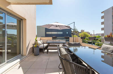 Appartement entièrement rénové avec terrasse et balcon — photo du bien