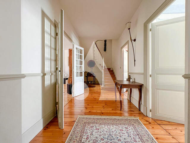 Appartement _Saintes hyper centre_10 pièce(s)_ 342m² — photo du bien